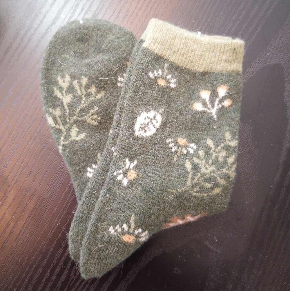 Forest Green Floral Leaves Wool Blend Crew Mid-calf Socks - Picture 2 of 2